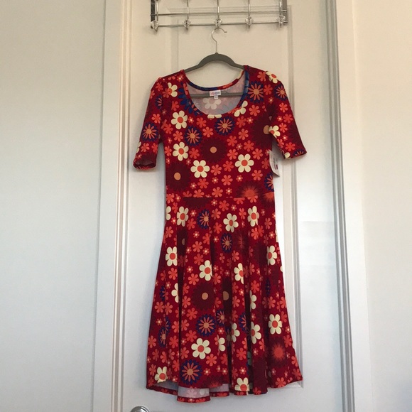 LuLaRoe Dresses & Skirts - LuLaRoe Nicole in Large. NWT